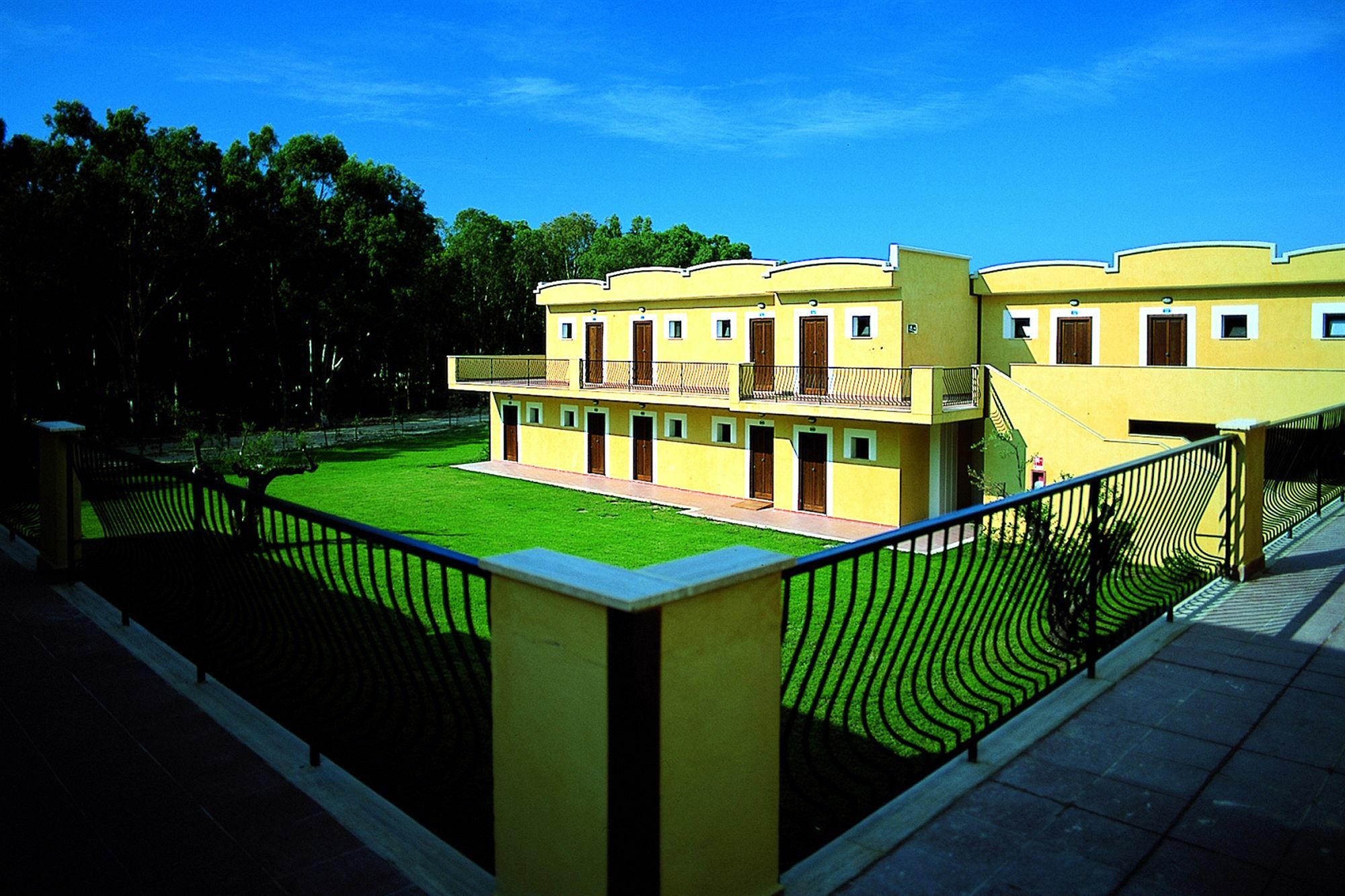Serene Resort Кутро Экстерьер фото
